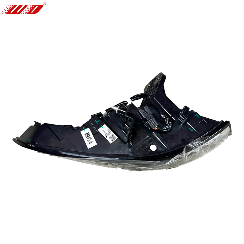 X02-41330011 - Fanale posteriore sinistro - L8 X02-41330012 - Fanale posteriore destro - L8